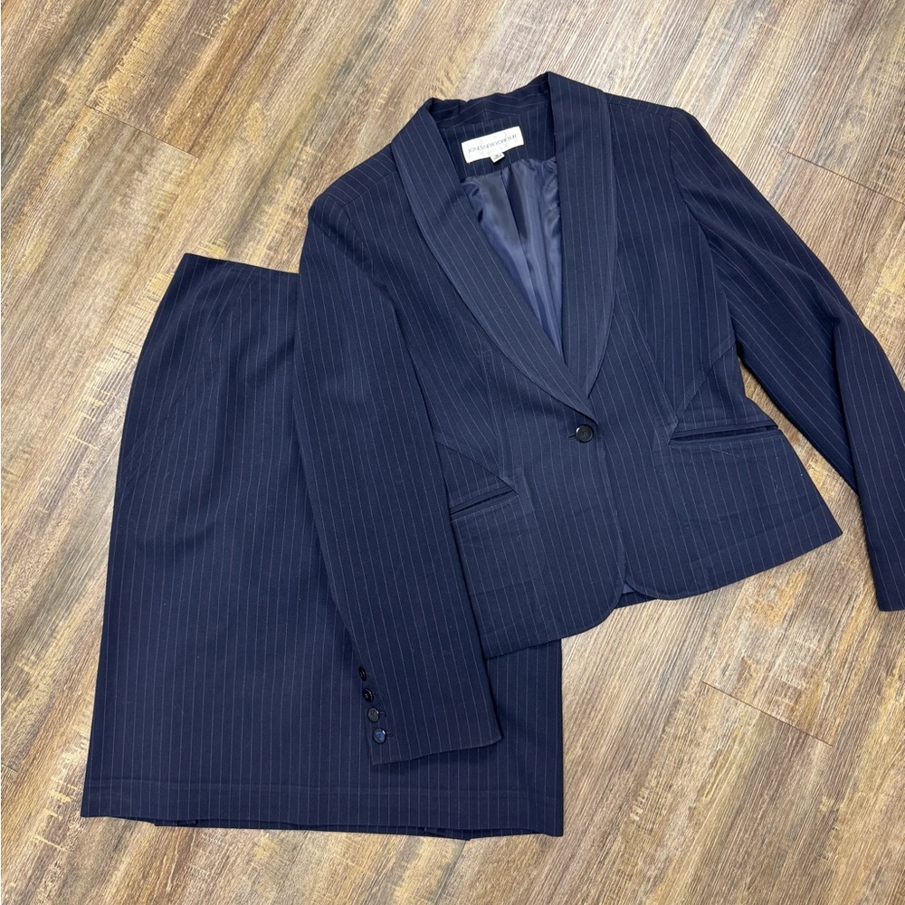 Jones New York Navy Lavender Pinstripe Skirt Suit Job Interview‎ Career Wear